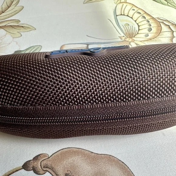 Maui Jim Brown Reinforced Zipper Sunglasses Case with Durable Design - Picture 5 of 10